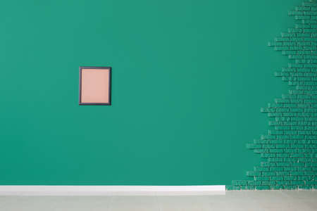 Empty color wall in roomの写真素材