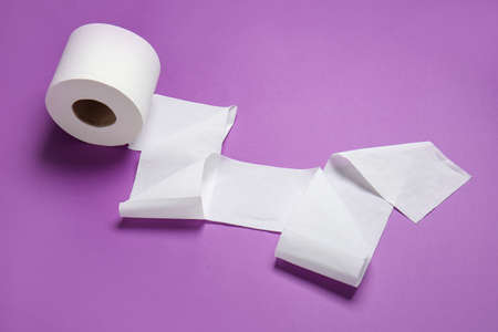 Roll of toilet paper on color backgroundの写真素材