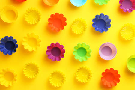 Muffin baking cups on color backgroundの写真素材