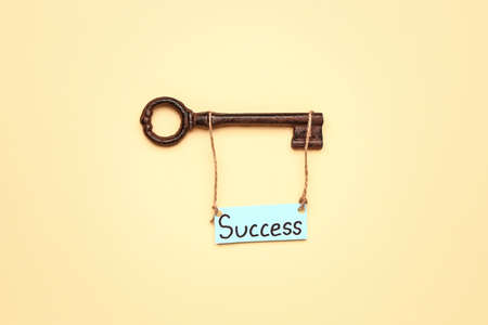 Key with word SUCCESS on color backgroundの写真素材