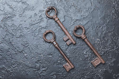 Old keys on dark backgroundの写真素材