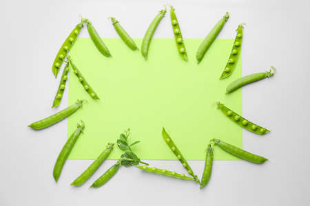 Frame made of tasty fresh peas on color backgroundの写真素材
