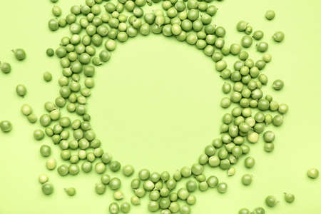 Frame made of tasty fresh peas on color backgroundの写真素材