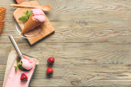 Tasty strawberry ice cream on tableの写真素材