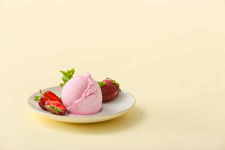Plate with tasty strawberry ice cream on color backgroundの写真素材