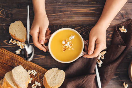 Woman with tasty popcorn soup in potの写真素材