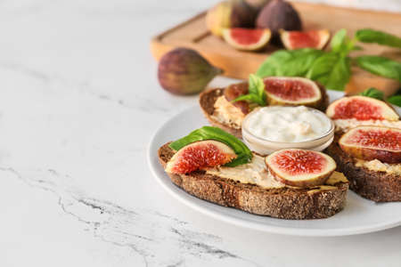 Tasty sandwiches with fig on light backgroundの写真素材
