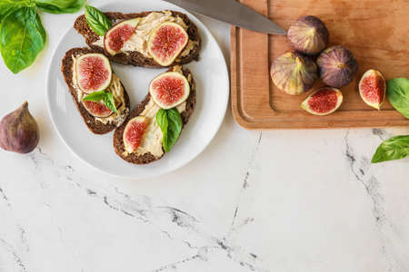 Tasty sandwiches with fig on light backgroundの写真素材