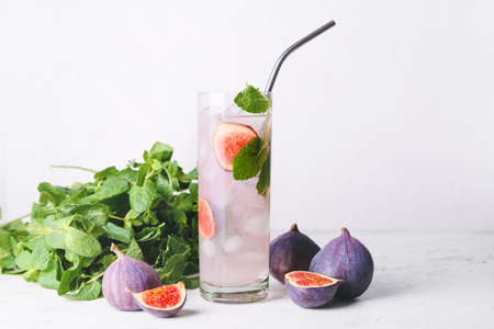 Composition with tasty fig lemonade on light backgroundの写真素材