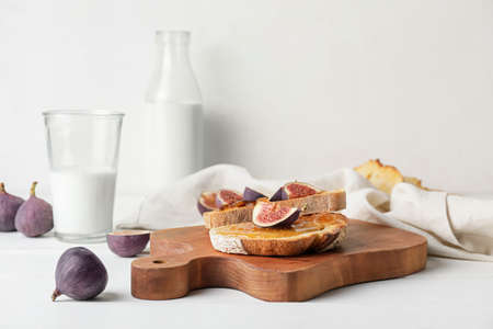 Tasty sandwiches with sweet fig jam on tableの写真素材