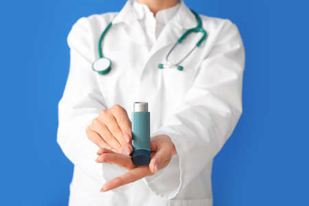 Allergist with inhaler on color background, closeupの写真素材