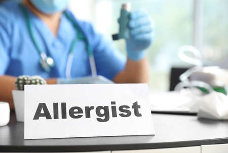 Paper with word ALLERGIST on table in clinicの写真素材