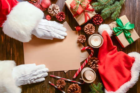Santa Claus with empty letter at tableの写真素材