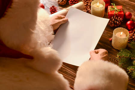 Santa Claus with empty letter at tableの写真素材