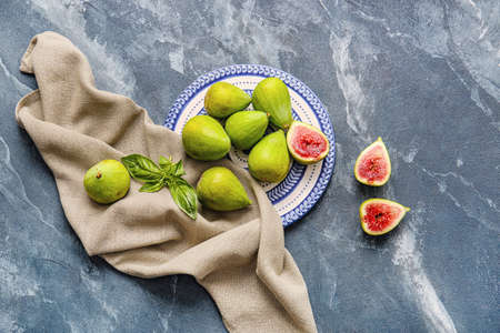 Plate with fresh green figs on color backgroundの写真素材