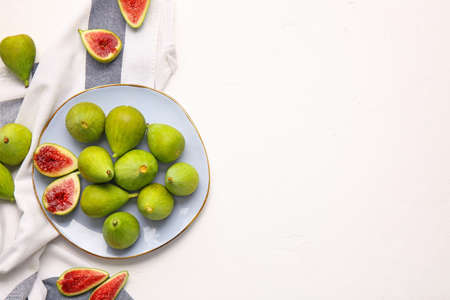 Plate with fresh green figs on white backgroundの写真素材