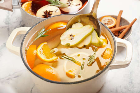 Saucepan with hot mulled wine on tableの写真素材