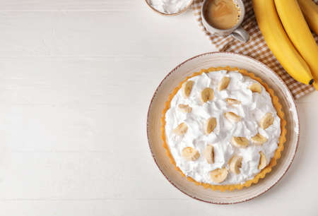Plate with tasty banana pie on light backgroundの写真素材