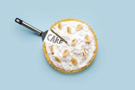 Tasty banana pie and spatula on color backgroundの写真素材