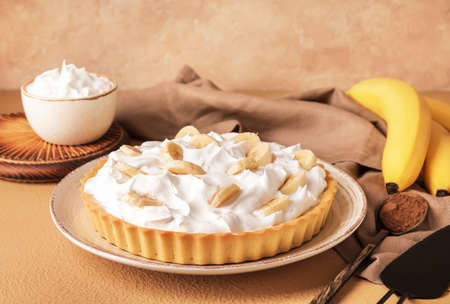 Plate with tasty banana pie on color backgroundの写真素材