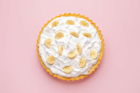Tasty banana pie on color backgroundの写真素材