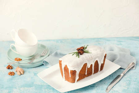 Plate with tasty gingerbread cake on color background