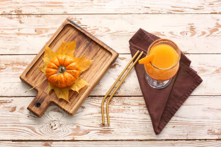 Glass of tasty pumpkin pie martini on tableの写真素材