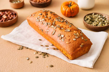 Tasty pumpkin pie on color backgroundの写真素材