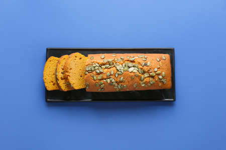 Tasty pumpkin pie on color backgroundの写真素材