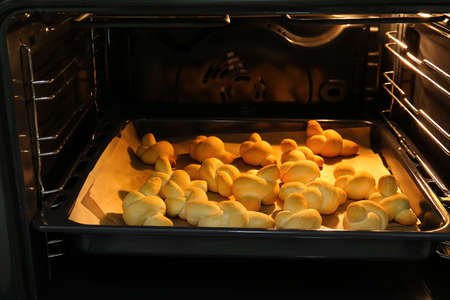Baking of garlic buns in oven