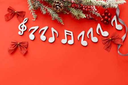 Note signs and Christmas decor on color backgroundの写真素材