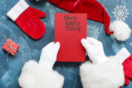Santa Claus reading letter at tableの写真素材