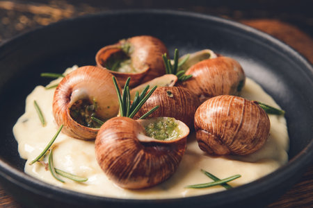Frying pan with tasty snails, closeupの写真素材