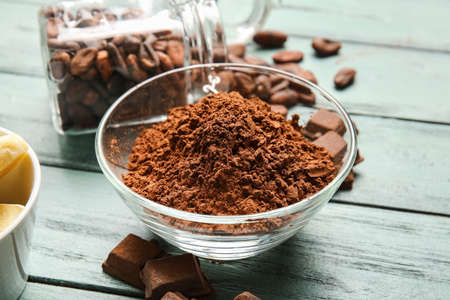 Bowl with cocoa powder on color wooden backgroundの写真素材