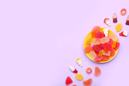 Plate with sweet jelly candies on color backgroundの写真素材