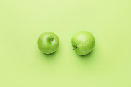 Fresh green apples on color backgroundの写真素材