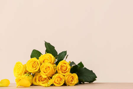 Bouquet of beautiful yellow roses on tableの写真素材
