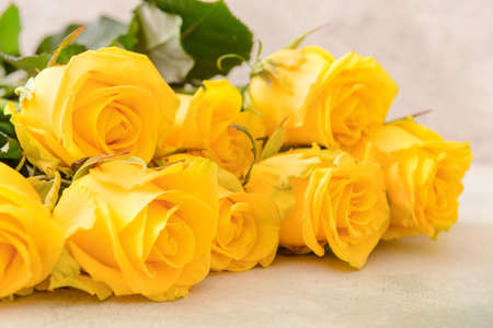 Beautiful yellow roses on tableの写真素材