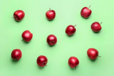 Fresh red apples on color backgroundの写真素材