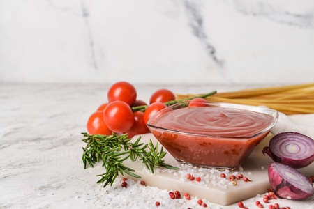 Bowl with organic tomato sauce on white backgroundの写真素材