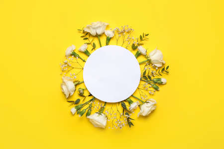 Empty card with fresh flowers on color backgroundの写真素材