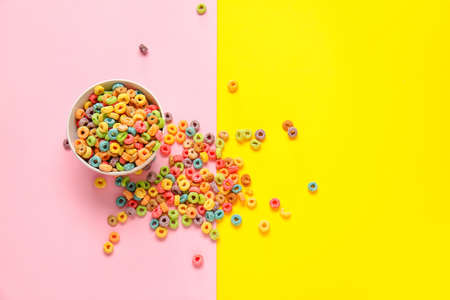 Bowl with crispy cereal rings on color backgroundの写真素材