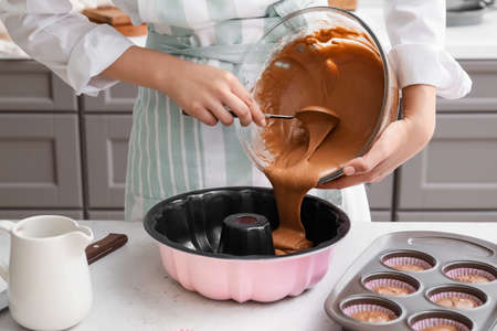 Woman cooking cupcakes in kitchenの写真素材