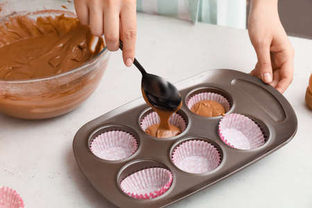 Woman cooking cupcakes in kitchenの写真素材