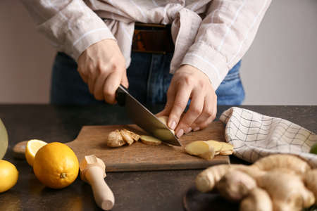Woman preparing ginger lemonade in the kitchenの写真素材