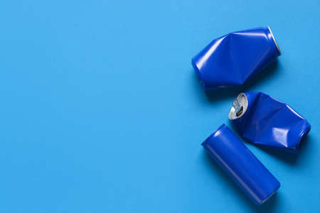 Cans of soda on color backgroundの写真素材