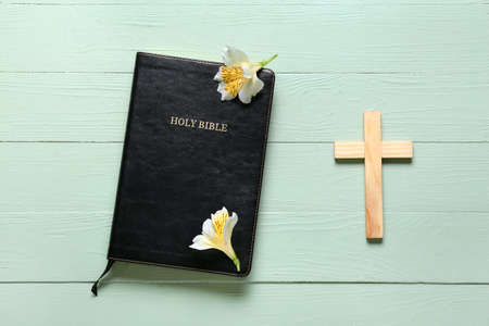 Holy Bible with flowers and cross on green wooden backgroundの写真素材