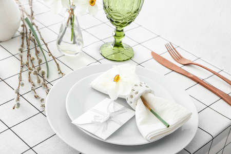Beautiful table setting with narcissus flowers