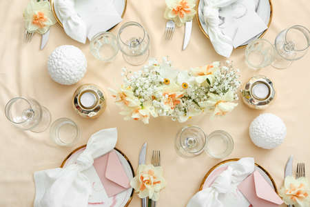 Beautiful table setting with narcissus flowers