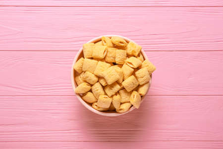 Bowl with tasty corn pillows on color wooden backgroundの写真素材